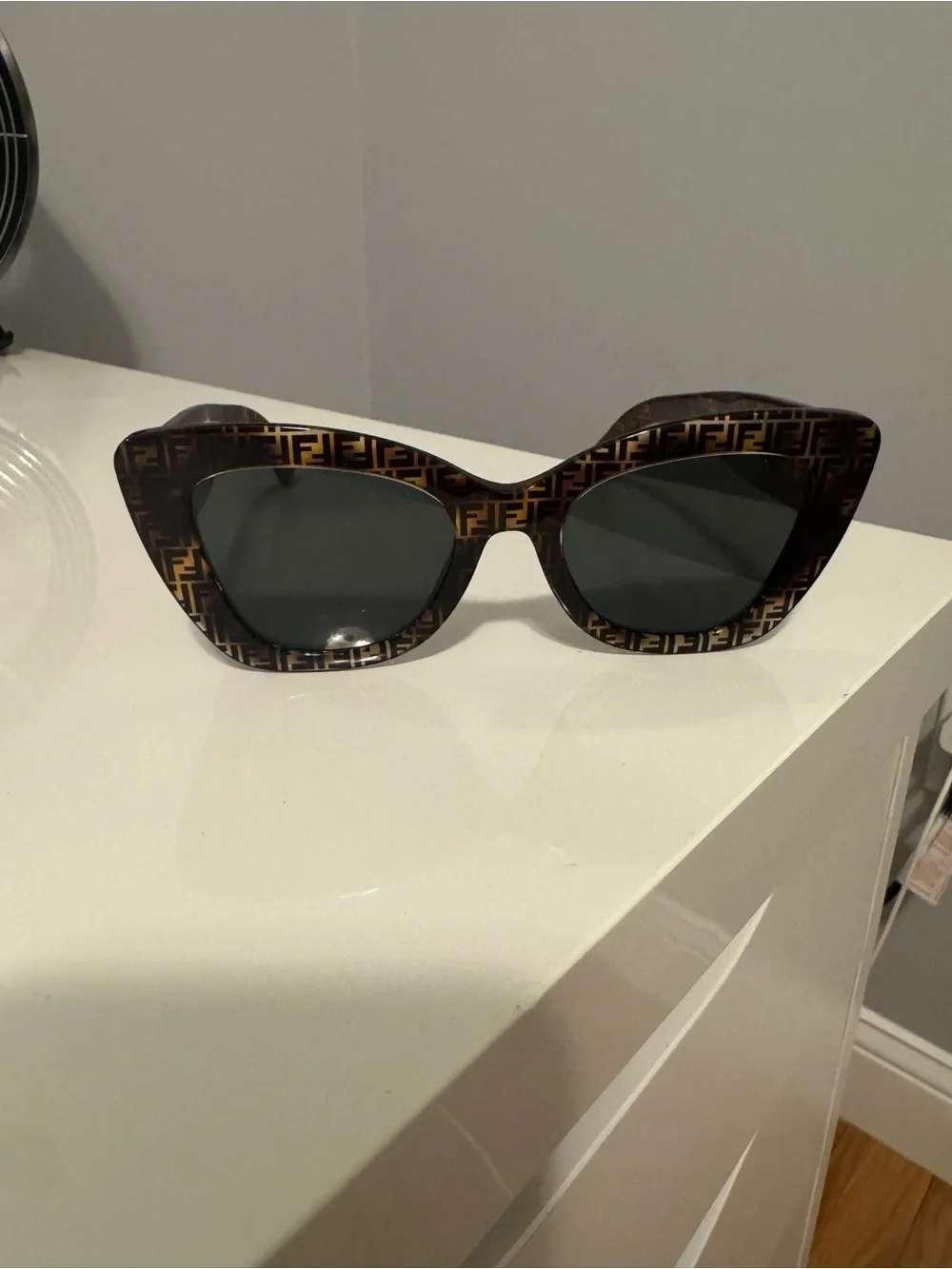 Fendi Tortoiseshell FF-Pattern Cat Eye Sunglasses - Brown